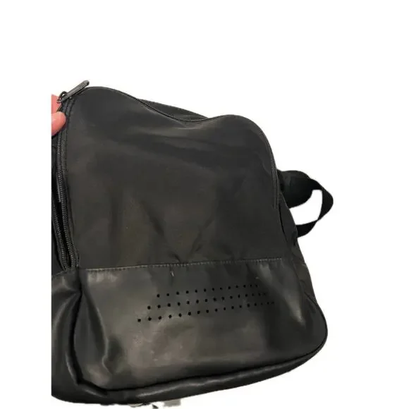 Adidas Faux Leather Medium 20"x12"x10" Black Duffel Gym Bag - Picture 4 of 5